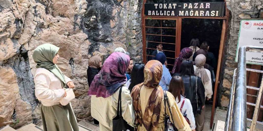 Küp şekeri büyüklüğüne ulaşması 75 yıl sürüyor! Doğal sarkıtlar ziyaretçi akınına uğruyor 5